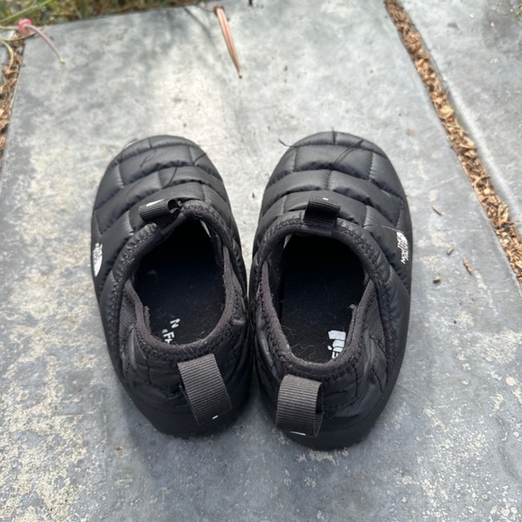 North face Mule black slippers children’s size 13 - Picture 2 of 5